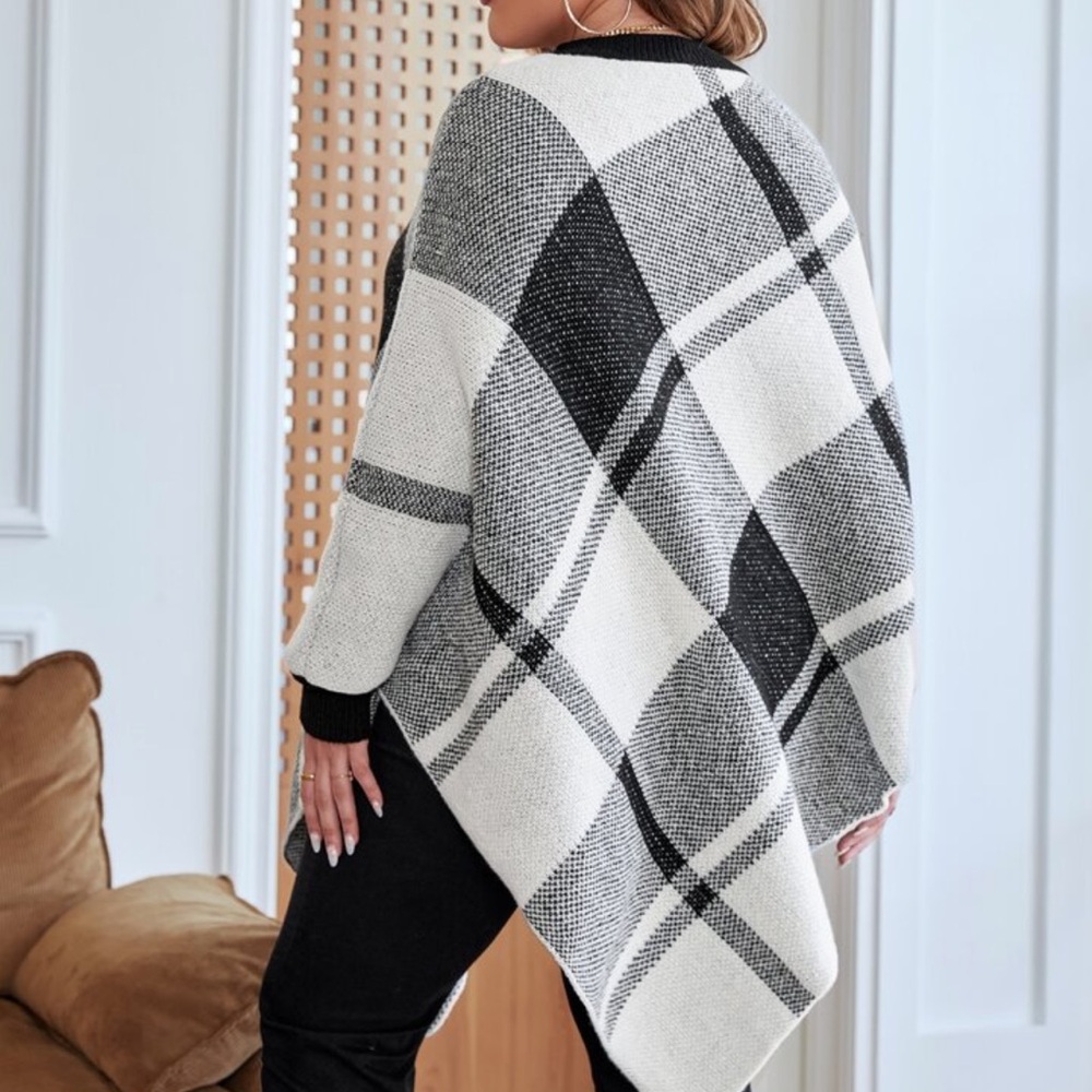 SHEIN Monochrome Checkered Poncho - Picture 2 of 3